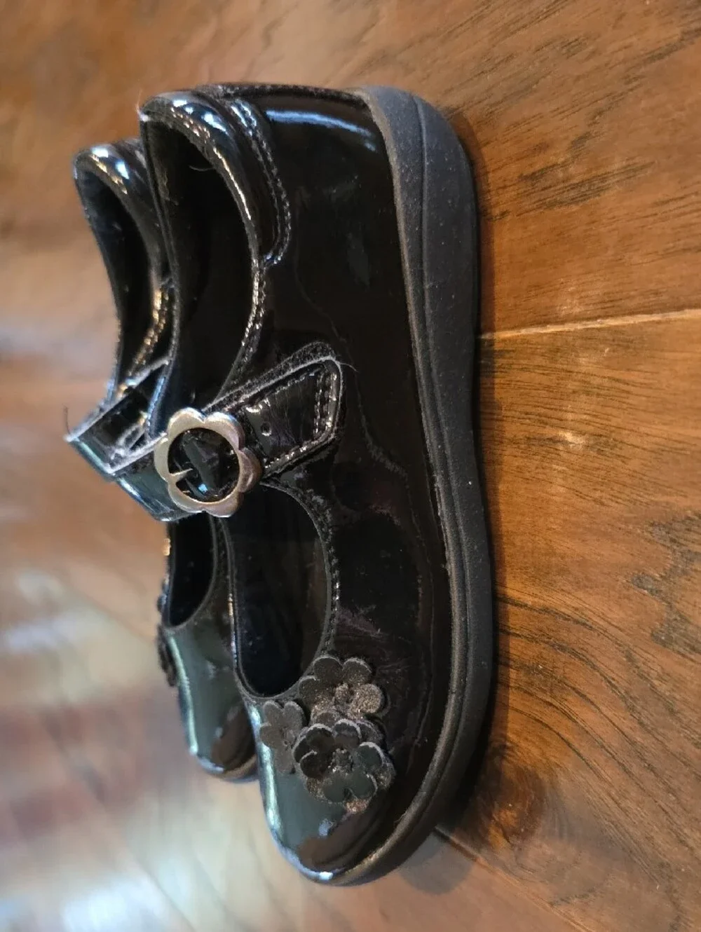 Stride Rite Size 12. Girls Black Patent Mary Jane Shoes with Flower Accent